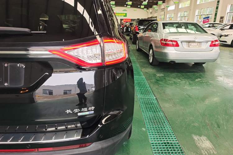 Used Ford Edge 2015 2.0T GTDi 4x4 High-Grade Model Right Rear Taillight