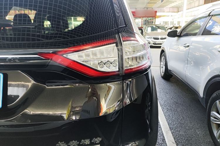 Used Ford Edge 2015 2.0T GTDi Two-Wheel-Drive High-Line Version Right Rear Taillight