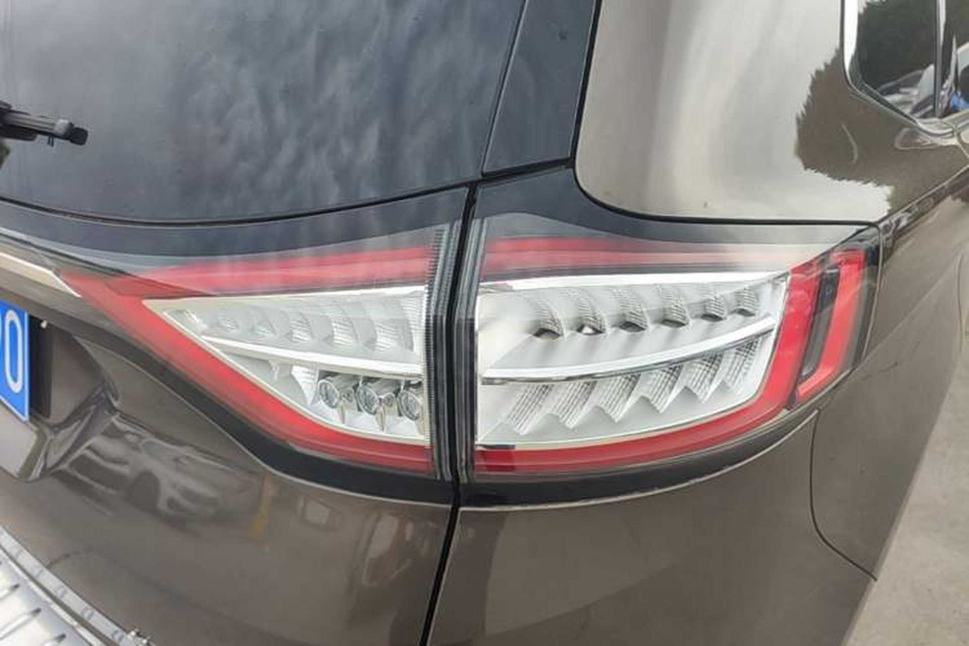 Used Ford Edge 2015 2.0T GTDi Two-Wheel-Drive High-Line Version Right Rear Taillight