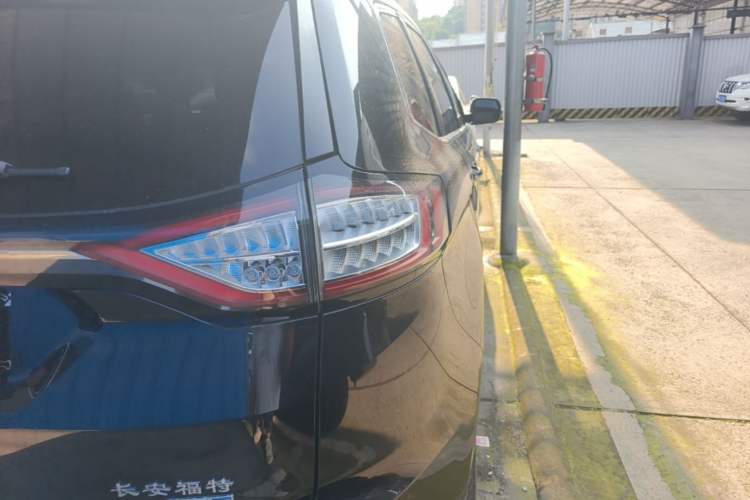 Used Ford Edge 2015 2.0T GTDi 4x4 High-Grade Model Right Rear Taillight
