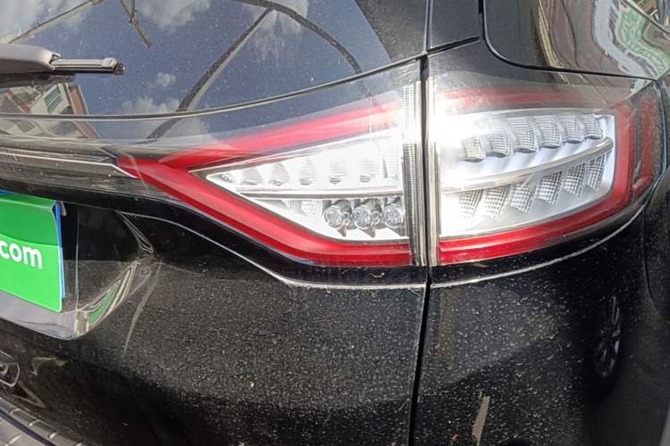 Used Ford Edge 2015 2.0T GTDi Two-Wheel-Drive Platinum Edition Right Rear Taillight