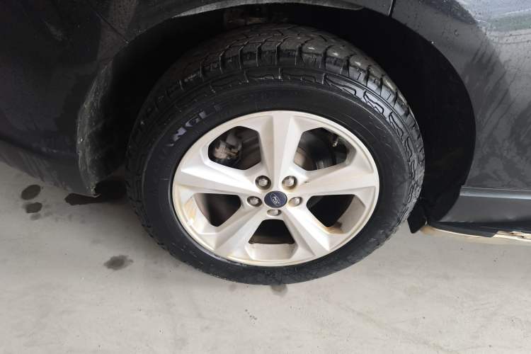 Used Ford Edge 2015 2.0T GTDi Two-Wheel-Drive Elite Edition Right Rear Wheel Hub