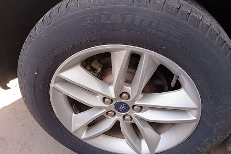 Used Ford Edge 2015 2.0T GTDi Two-Wheel-Drive Platinum Edition Right Rear Wheel Hub