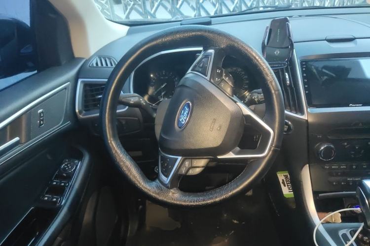 Used Ford Edge 2015 2.0T GTDi Two-Wheel-Drive Platinum Edition Steering Wheel