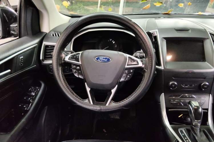 Used Ford Edge 2015 2.0T GTDi Two-Wheel-Drive High-Line Version Steering Wheel
