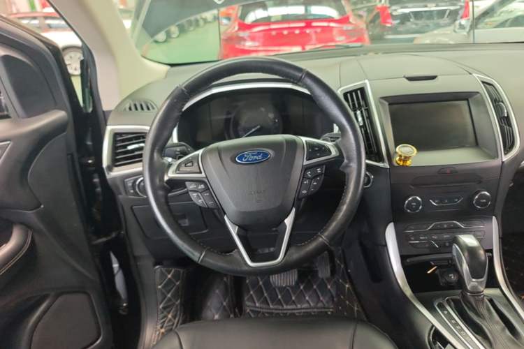 Used Ford Edge 2015 2.0T GTDi 4x4 High-Grade Model Steering Wheel