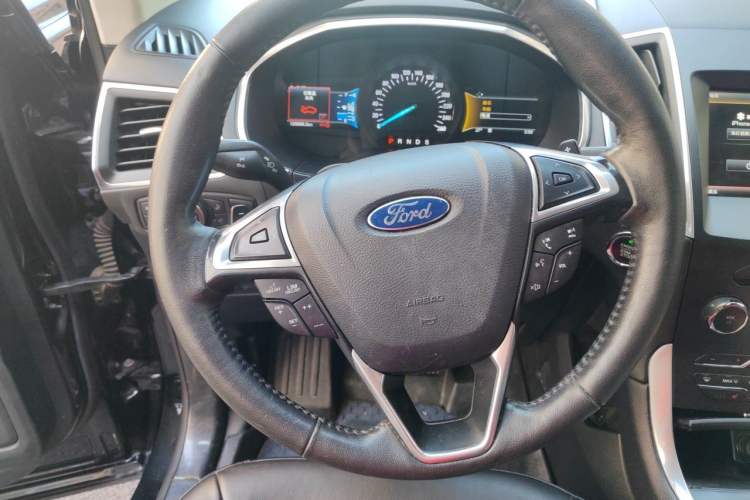 Used Ford Edge 2015 2.0T GTDi 4x4 High-Grade Model Steering Wheel
