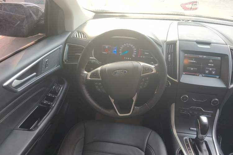 Used Ford Edge 2015 2.0T GTDi 4x4 High-Grade Model Steering Wheel