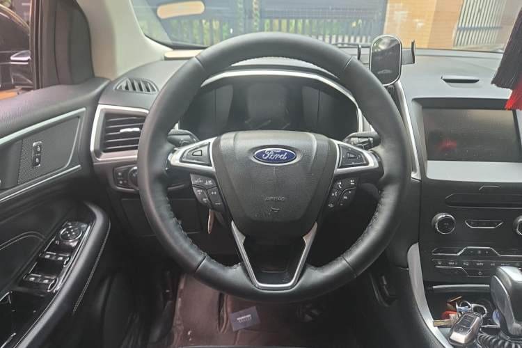 Used Ford Edge 2015 2.0T GTDi 4x4 High-Grade Model Steering Wheel