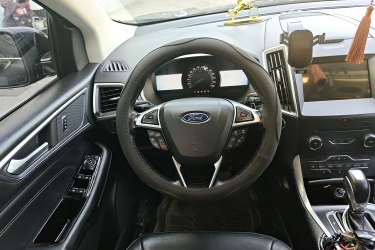 Used Ford Edge 2015 2.0T GTDi Two-Wheel-Drive High-Line Version Steering Wheel