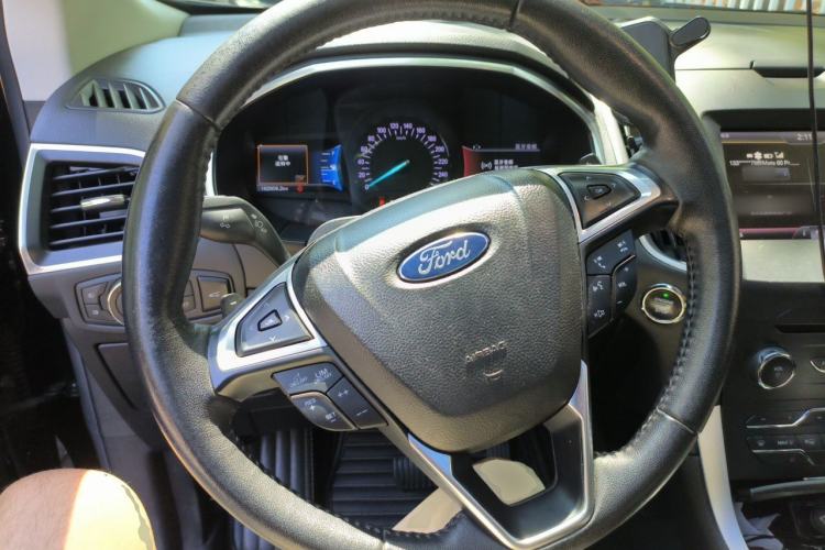 Used Ford Edge 2015 2.0T GTDi 4x4 High-Grade Model Steering Wheel