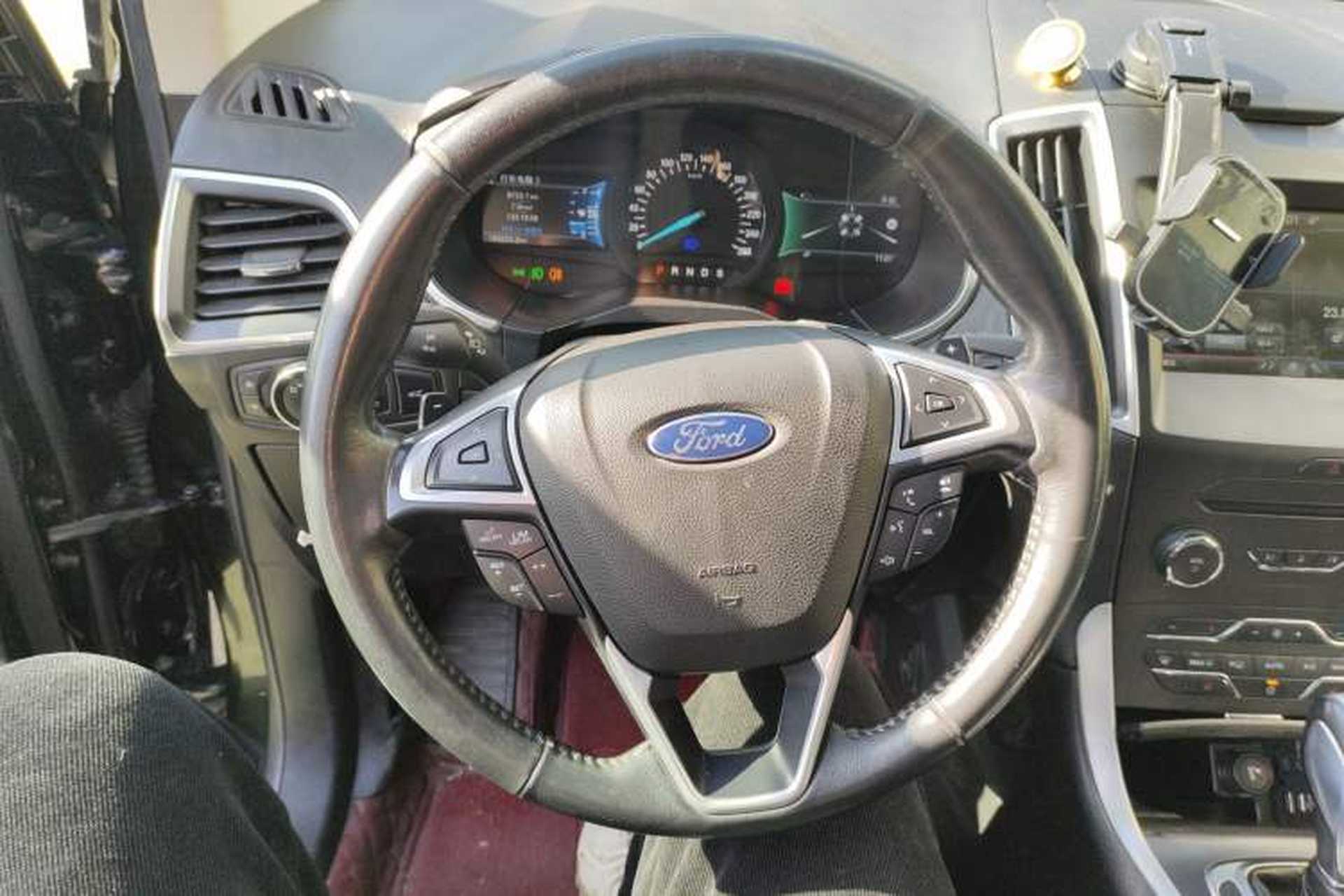 Used Ford Edge 2015 2.0T GTDi 4x4 High-Grade Model Steering Wheel