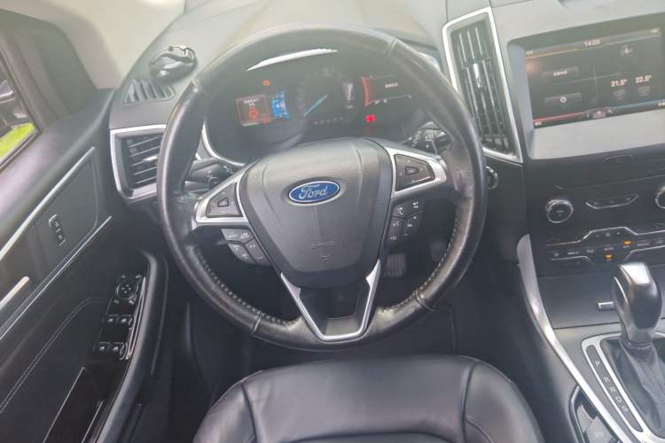 Used Ford Edge 2015 2.0T GTDi 4x4 High-Grade Model Steering Wheel