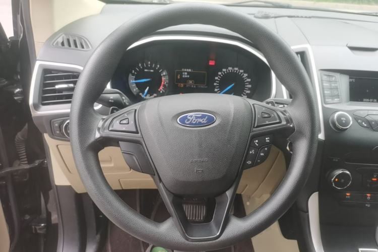 Used Ford Edge 2015 2.0T GTDi Two-Wheel-Drive Elite Edition Steering Wheel