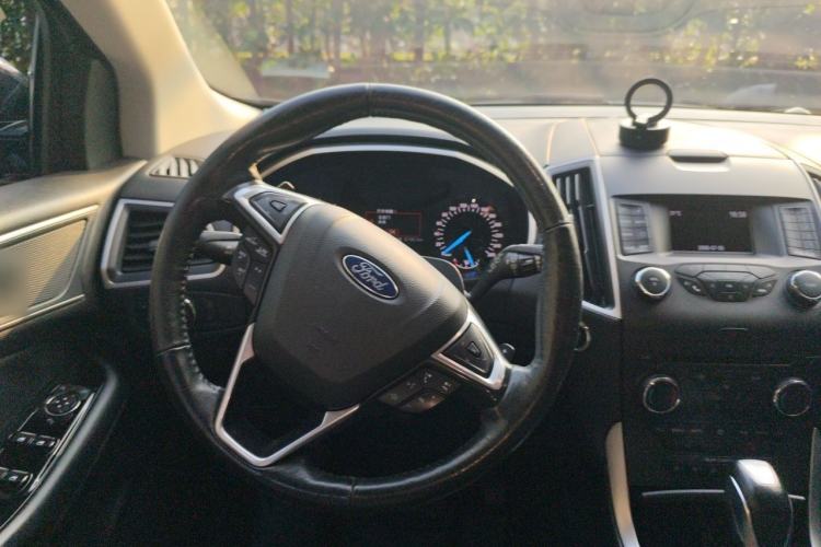 Used Ford Edge 2015 2.0T GTDi Two-Wheel-Drive Platinum Edition Steering Wheel
