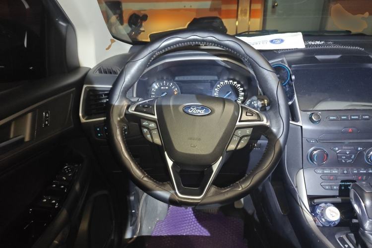 Used Ford Edge 2015 2.0T GTDi Two-Wheel-Drive Platinum Edition Steering Wheel