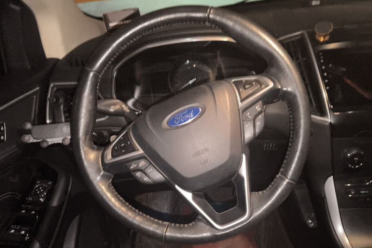 Used Ford Edge 2015 2.0T GTDi Two-Wheel-Drive High-Line Version Steering Wheel