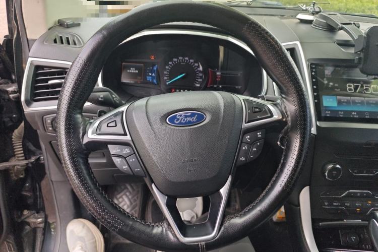 Used Ford Edge 2015 2.0T GTDi 4x4 High-Grade Model Steering Wheel