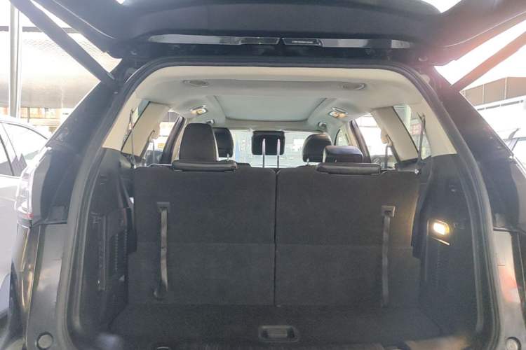 Used Ford Edge 2015 2.0T GTDi Two-Wheel-Drive High-Line Version Trunk
