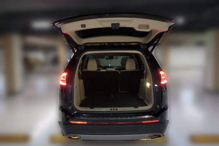 Used Ford Edge 2015 2.0T GTDi Two-Wheel-Drive High-Line Version Trunk