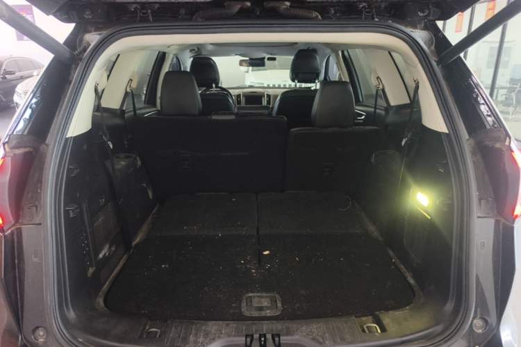 Used Ford Edge 2015 2.0T GTDi Four-Wheel Drive Prestige Model Trunk