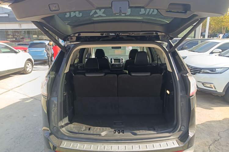Used Ford Edge 2015 2.0T GTDi Four-Wheel Drive Prestige Model Trunk