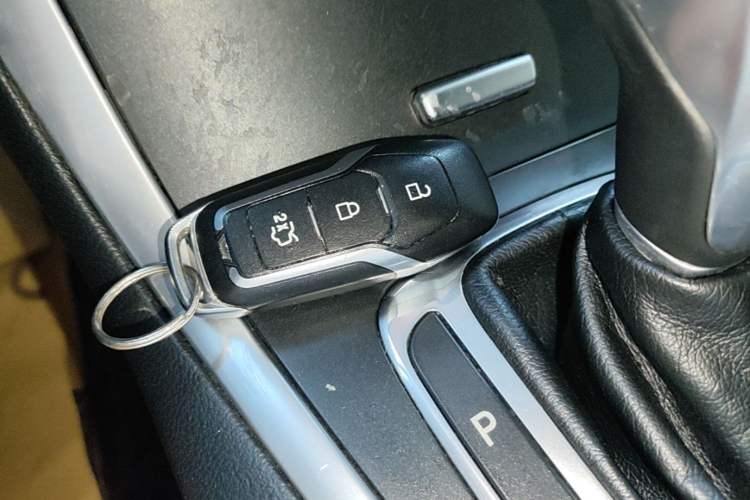 Used Ford Edge 2015 2.0T GTDi Two-Wheel-Drive High-Line Version Vehicle Key