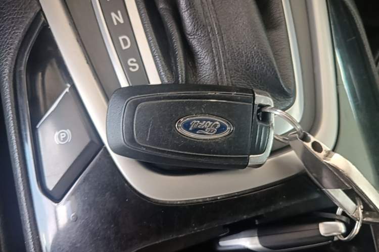 Used Ford Edge 2015 2.0T GTDi Two-Wheel-Drive Platinum Edition Vehicle Key