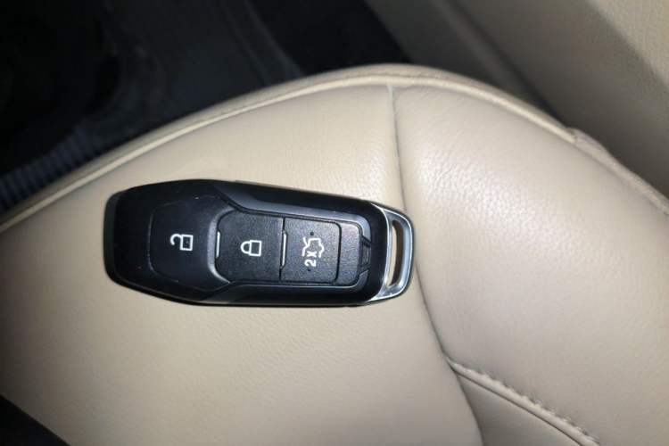 Used Ford Edge 2015 2.0T GTDi Two-Wheel-Drive High-Line Version Vehicle Key