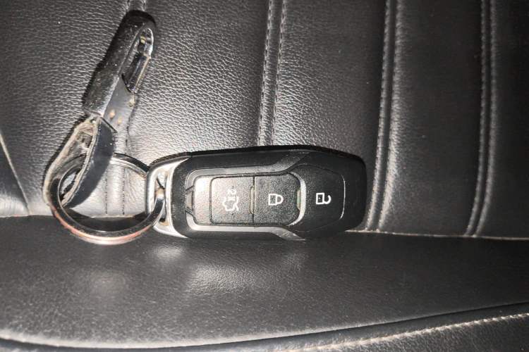 Used Ford Edge 2015 2.0T GTDi Two-Wheel-Drive High-Line Version Vehicle Key
