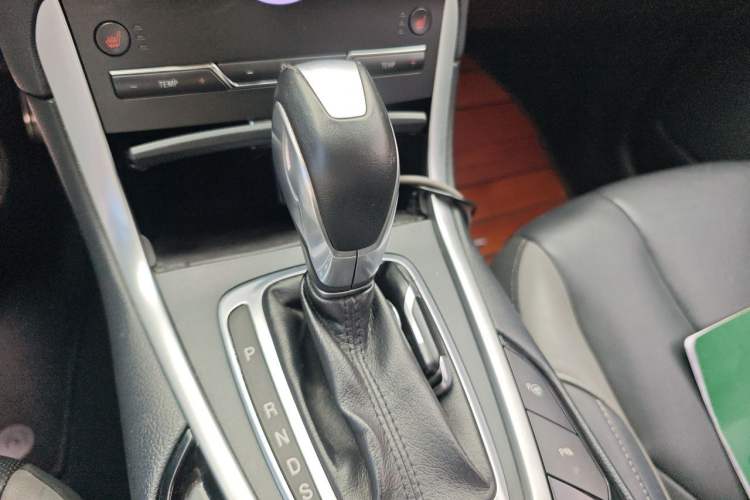 Used Ford Edge 2015 2.7T GTDi 4x4 Sporty 7-Seater Gear Lever