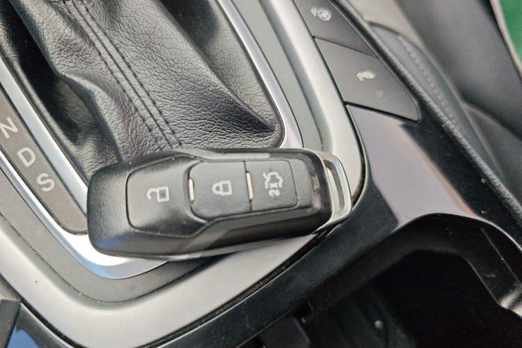 Used Ford Edge 2015 2.7T GTDi 4x4 Sporty 7-Seater Vehicle Key