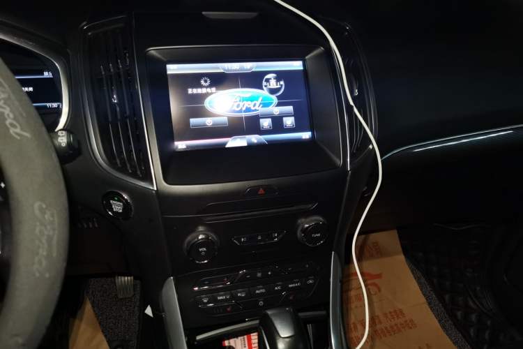 Used Ford Edge 2015 2.0T GTDi Two-Wheel-Drive High-Line Version Audio And AC Panel