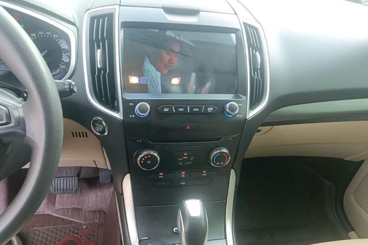 Used Ford Edge 2015 2.0T GTDi Two-Wheel-Drive Elite Edition Audio And AC Panel