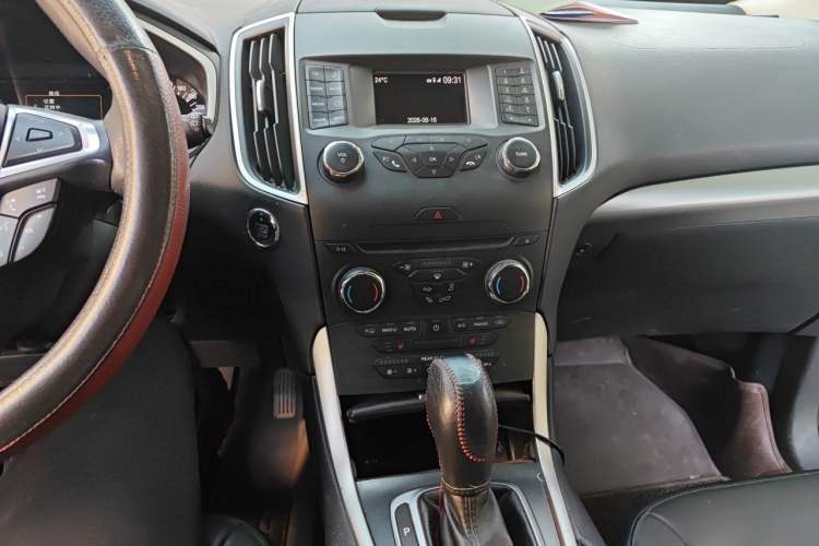 Used Ford Edge 2015 2.0T GTDi Two-Wheel-Drive Platinum Edition Audio And AC Panel