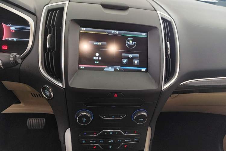 Used Ford Edge 2015 2.0T GTDi Two-Wheel-Drive High-Line Version Audio And AC Panel