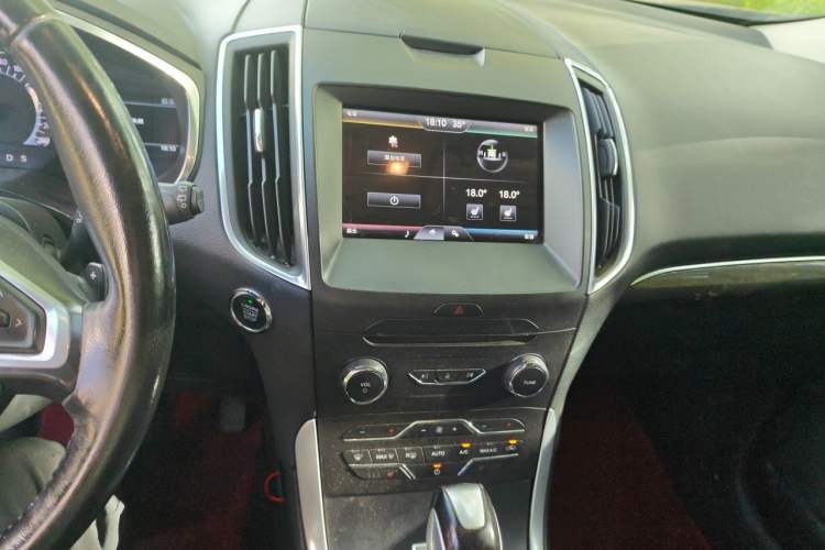 Used Ford Edge 2015 2.0T GTDi Two-Wheel-Drive High-Line Version Audio And AC Panel