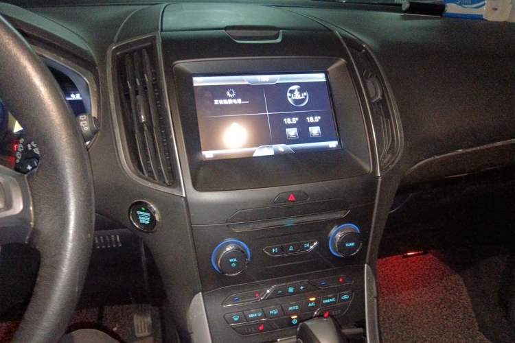 Used Ford Edge 2015 2.0T GTDi Two-Wheel-Drive High-Line Version Audio And AC Panel