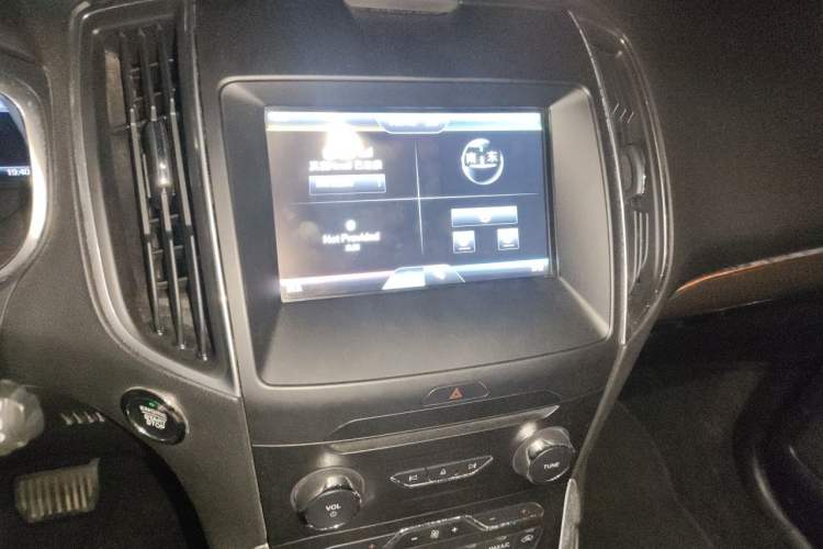 Used Ford Edge 2015 2.0T GTDi Two-Wheel-Drive High-Line Version Audio And AC Panel