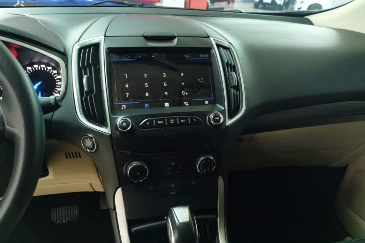 Used Ford Edge 2015 2.0T GTDi Two-Wheel-Drive Elite Edition Audio And AC Panel