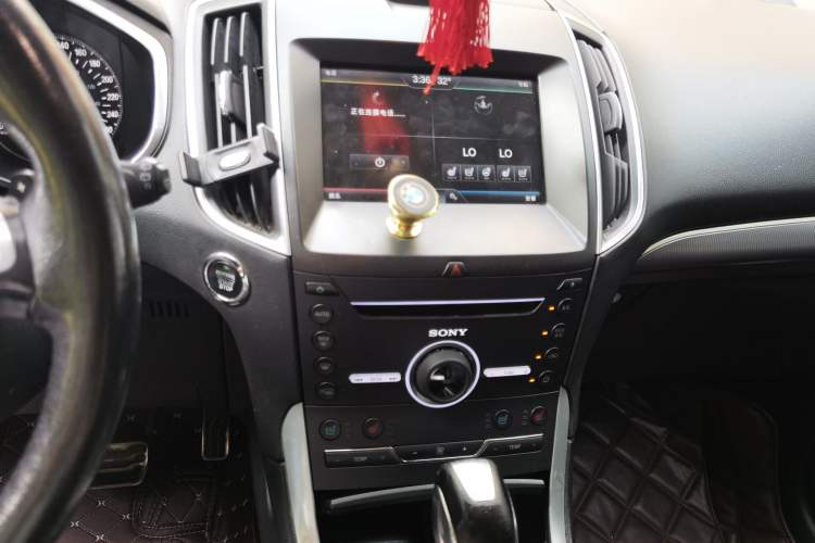 Used Ford Edge 2015 2.0T GTDi Four-Wheel Drive Prestige Model Audio And AC Panel