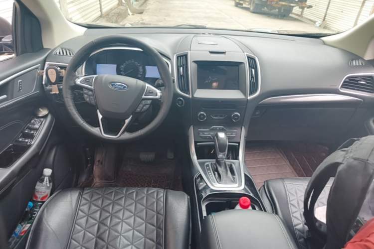 Used Ford Edge 2015 2.0T GTDi Two-Wheel-Drive High-Line Version Center Console