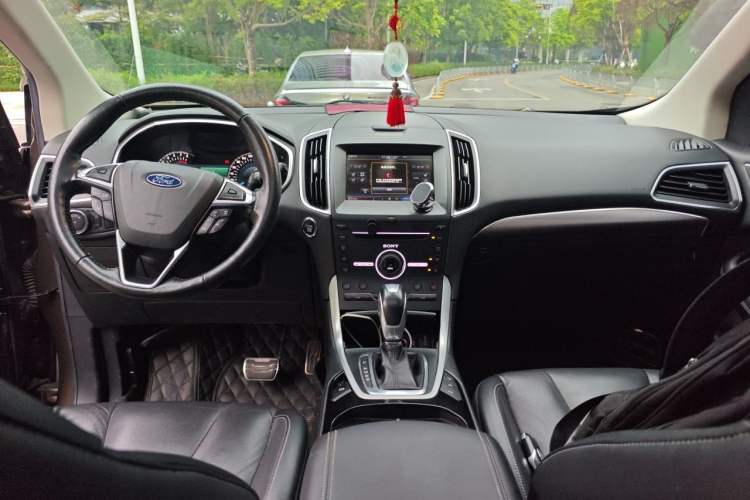 Used Ford Edge 2015 2.0T GTDi Four-Wheel Drive Prestige Model Center Console