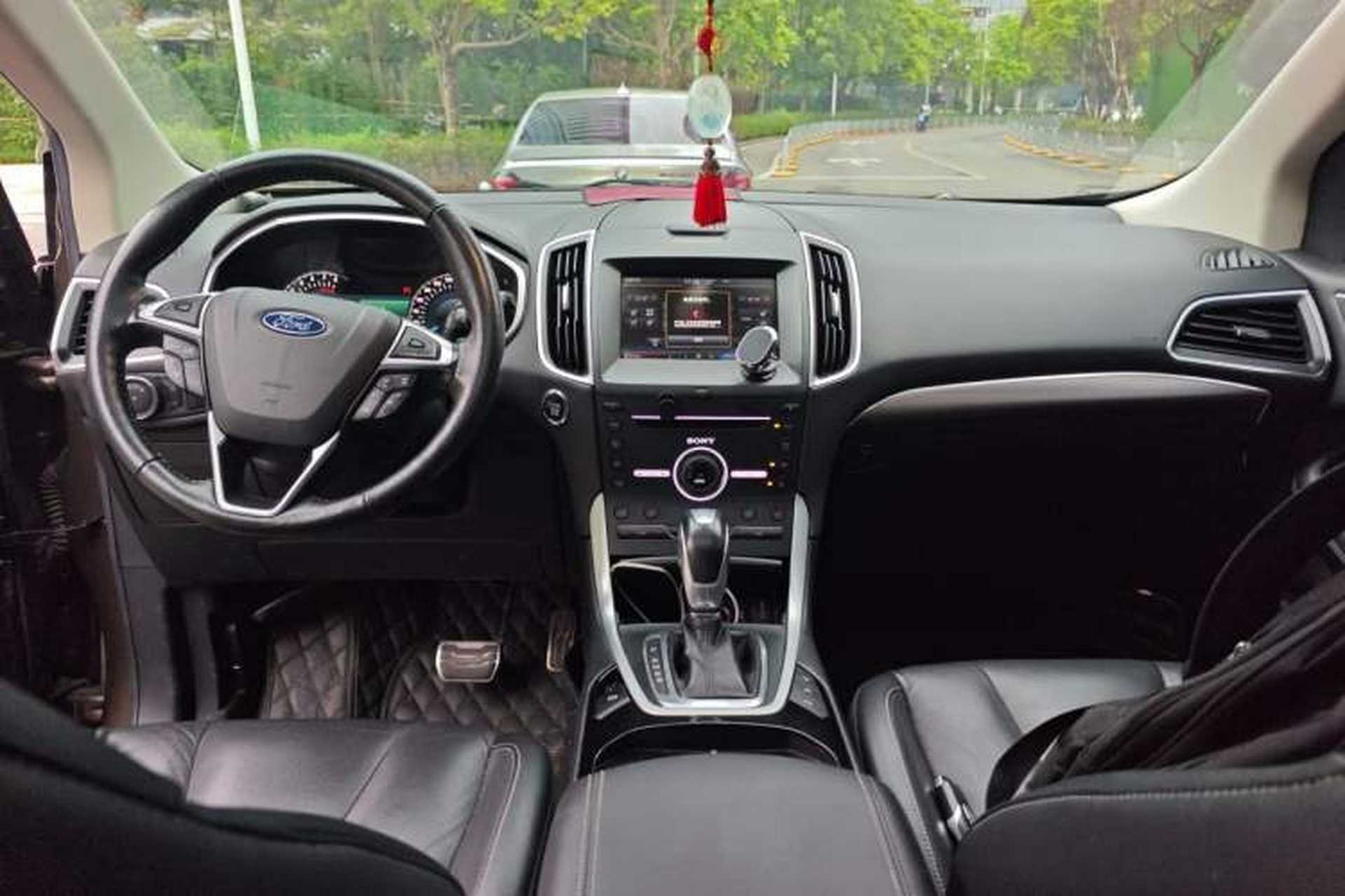 Used Ford Edge 2015 2.0T GTDi Four-Wheel Drive Prestige Model Center Console