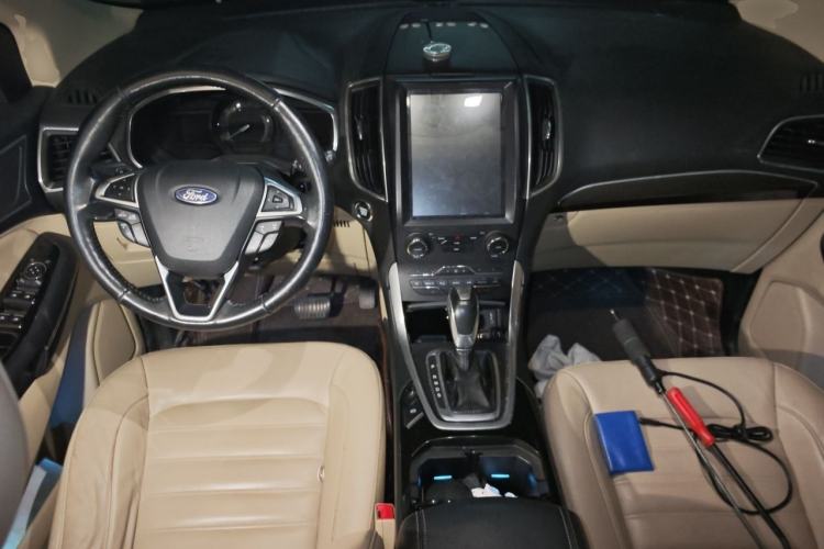 Used Ford Edge 2015 2.0T GTDi 4x4 High-Grade Model Center Console