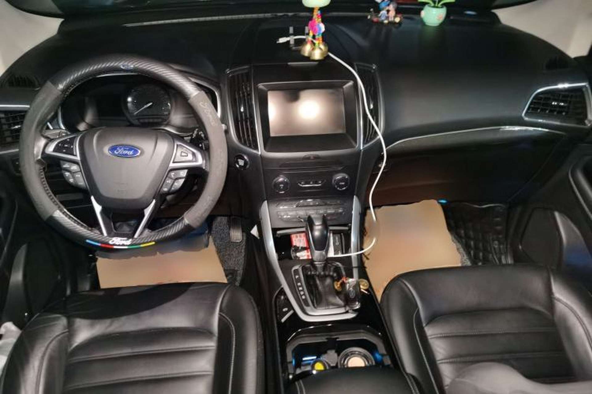 Used Ford Edge 2015 2.0T GTDi Two-Wheel-Drive High-Line Version Center Console