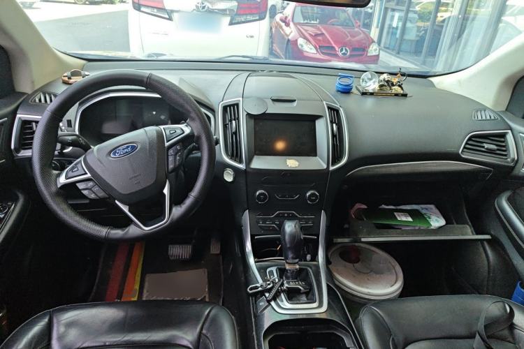 Used Ford Edge 2015 2.0T GTDi 4x4 High-Grade Model Center Console