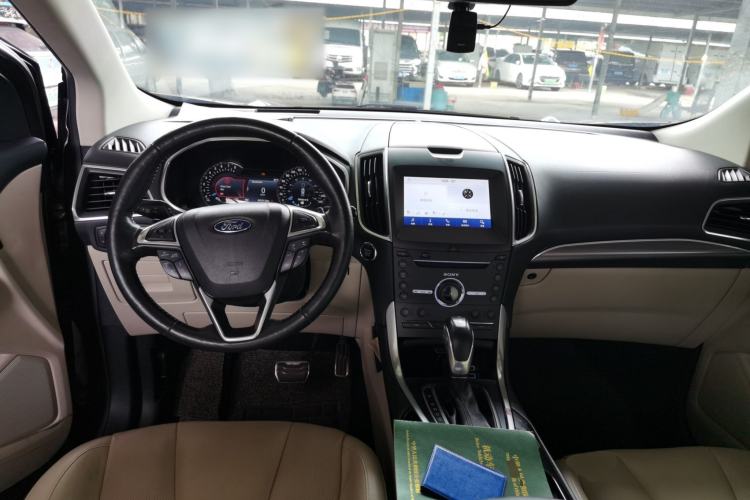 Used Ford Edge 2015 2.0T GTDi Four-Wheel Drive Prestige Model Center Console