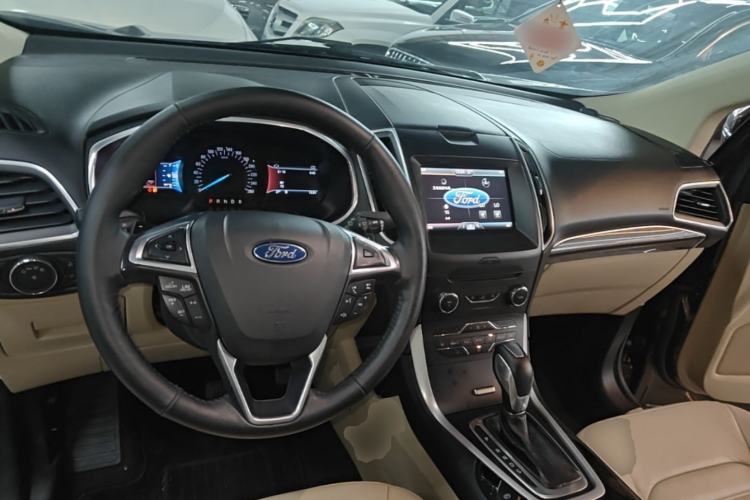 Used Ford Edge 2015 2.0T GTDi 4x4 High-Grade Model Center Console