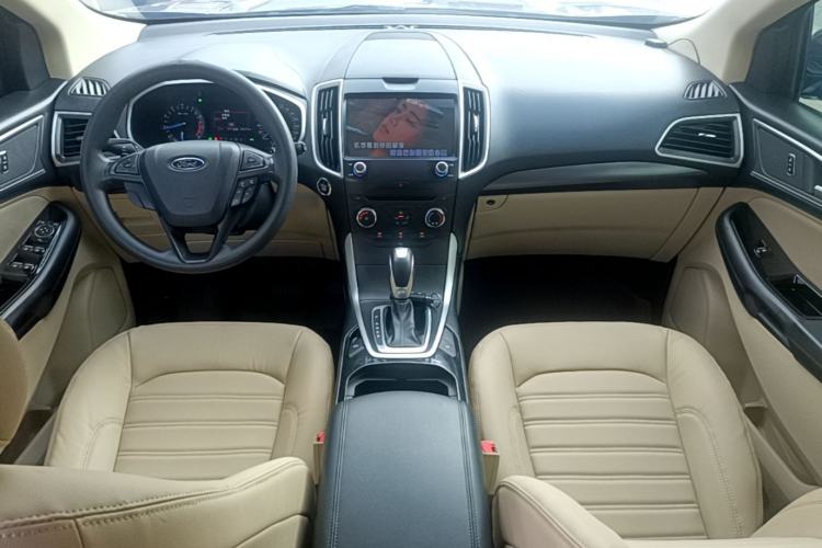 Used Ford Edge 2015 2.0T GTDi Two-Wheel-Drive Elite Edition Center Console